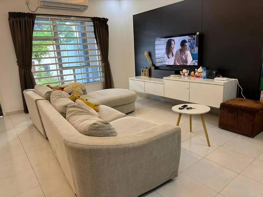 Setia Tropika Serenity: 4Bedroom Landed 12-16Pax Johor Bahru Holiday home