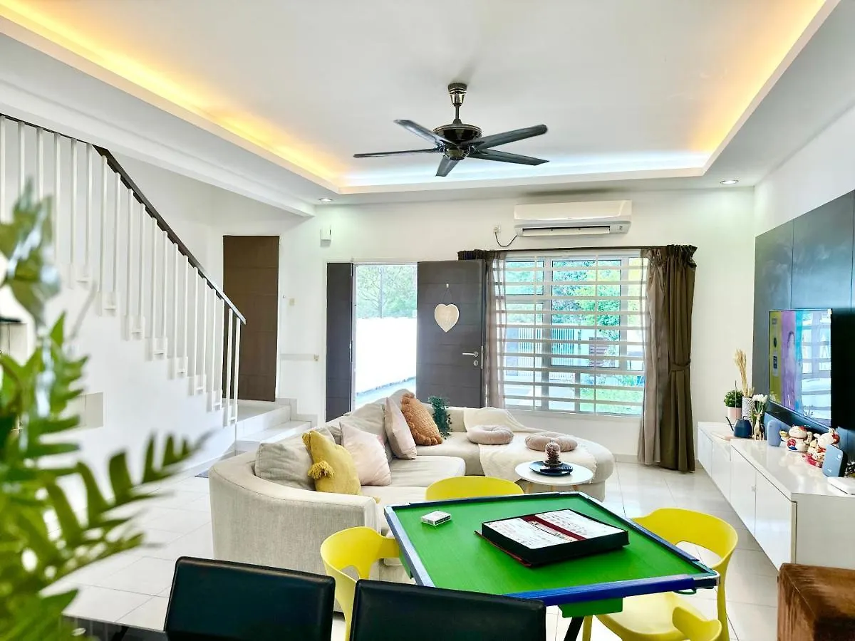 Setia Tropika Serenity: 4Bedroom Landed 12-16Pax Johor Bahru
