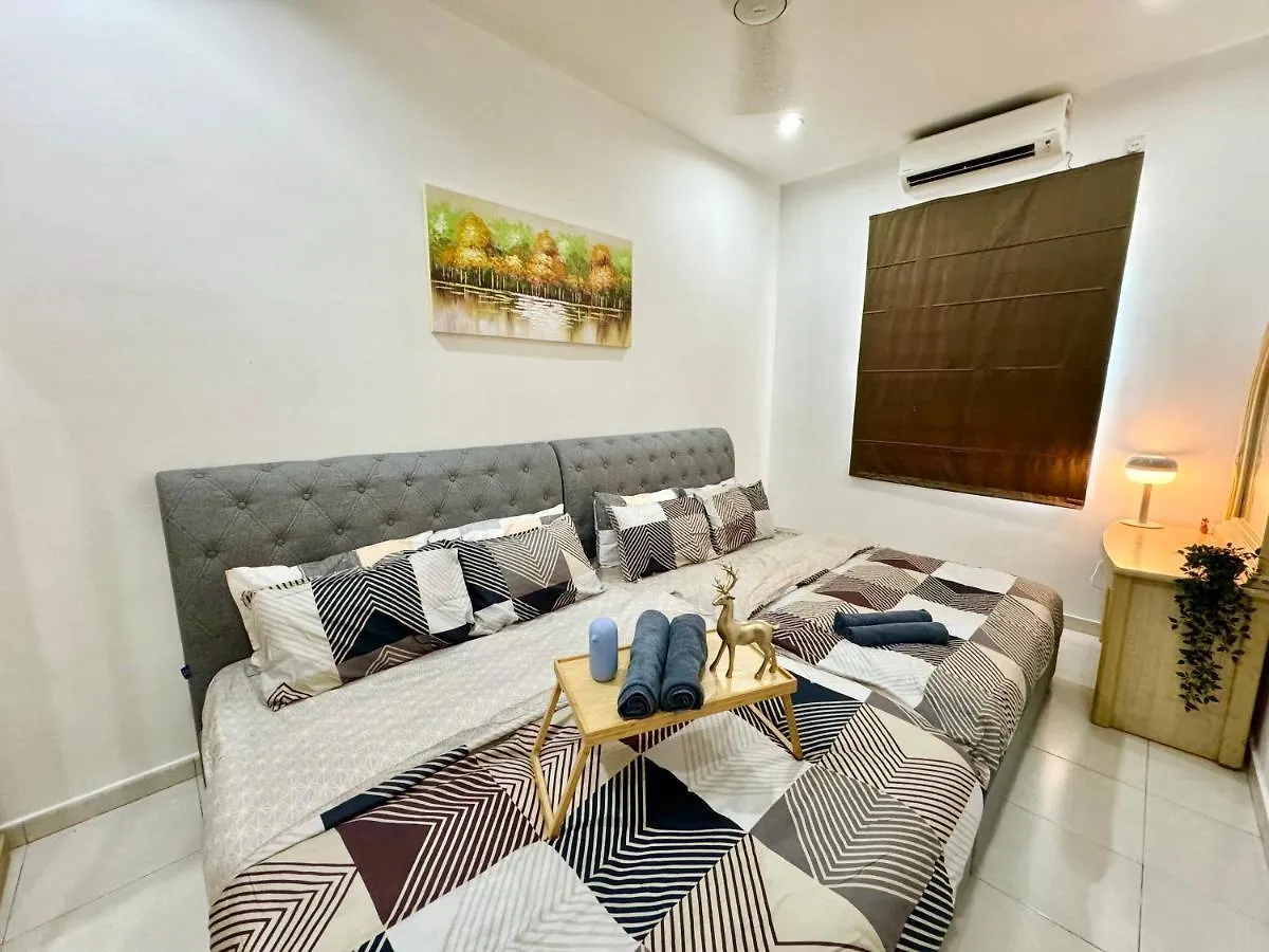 Setia Tropika Serenity: 4Bedroom Landed 12-16Pax Johor Bahru Holiday home