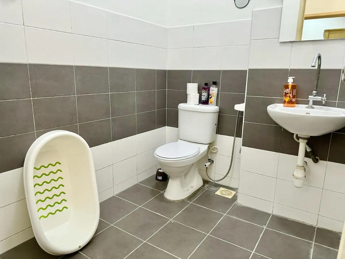 Setia Tropika Serenity: 4Bedroom Landed 12-16Pax Johor Bahru 0*,