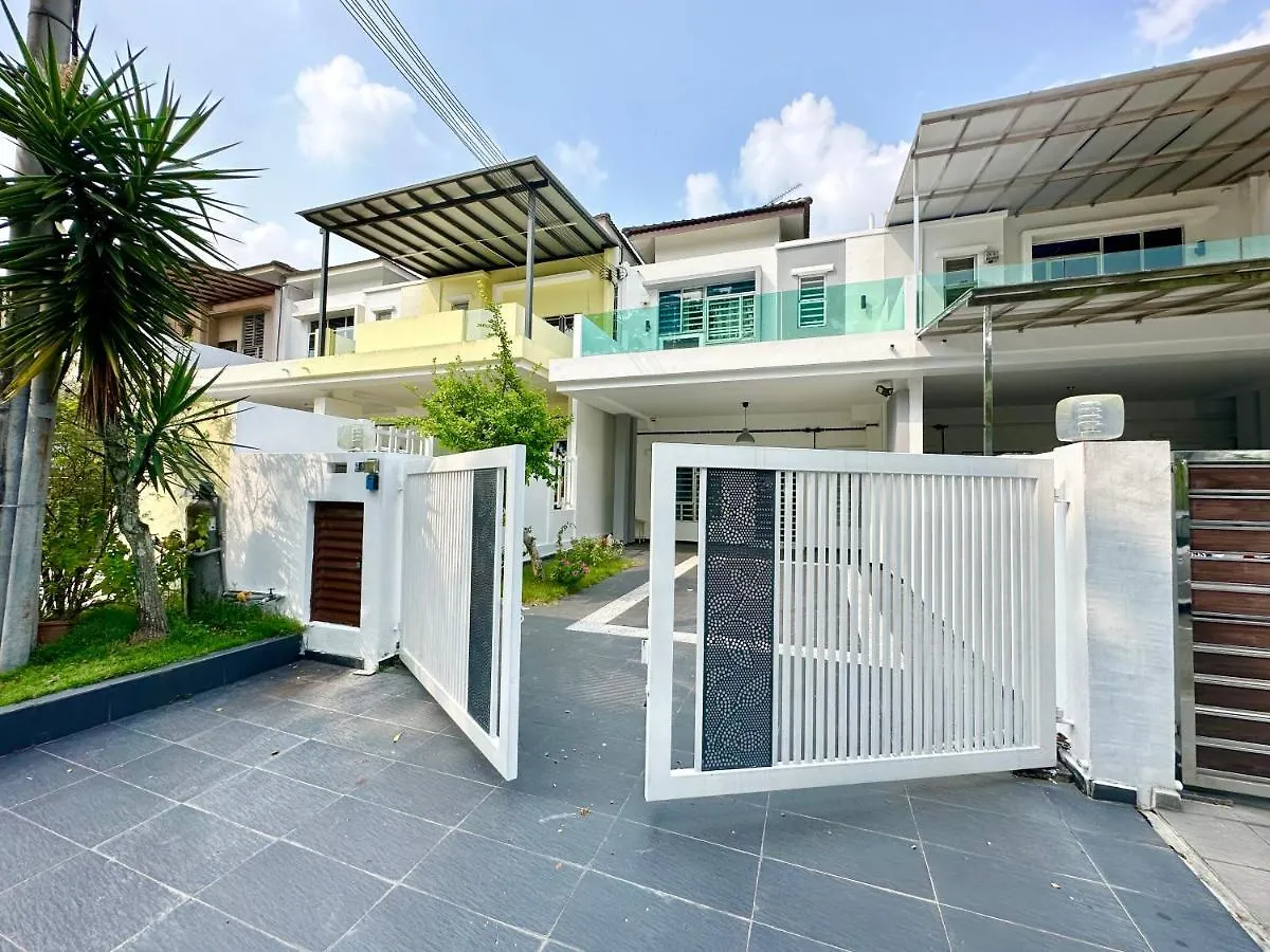 Holiday home Setia Tropika Serenity: 4Bedroom Landed 12-16Pax Johor Bahru
