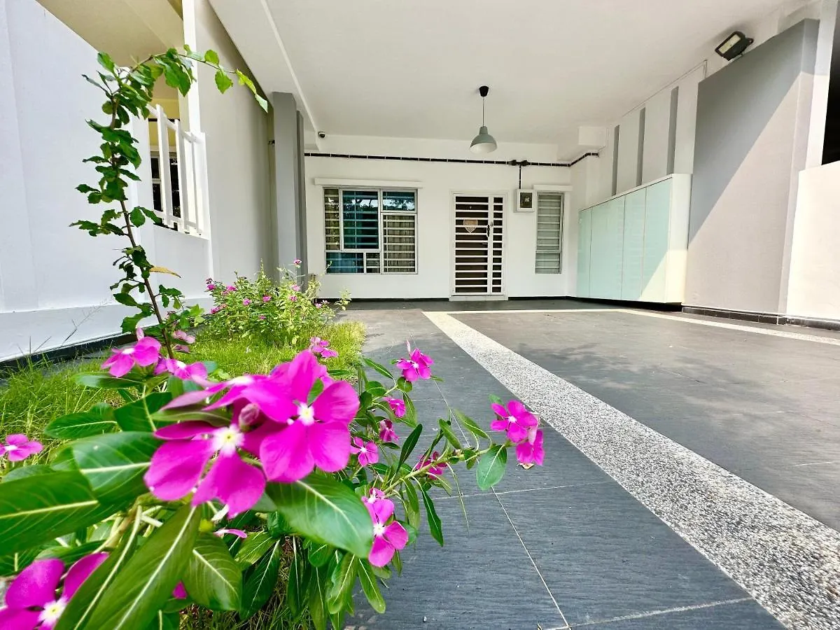 Setia Tropika Serenity: 4Bedroom Landed 12-16Pax Johor Bahru Malaysia