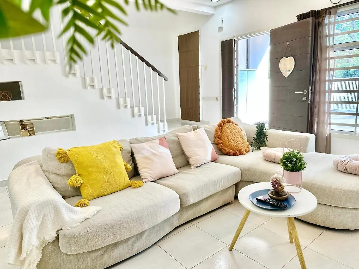 Holiday home Setia Tropika Serenity: 4Bedroom Landed 12-16Pax Johor Bahru